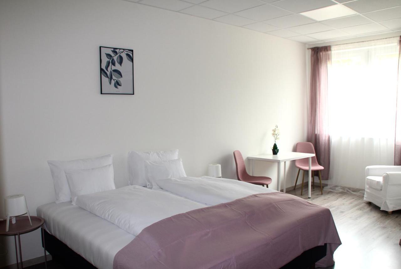 Bed and Breakfast Vecsesi Rendezvenykoezpont Es Panzio Exteriér fotografie