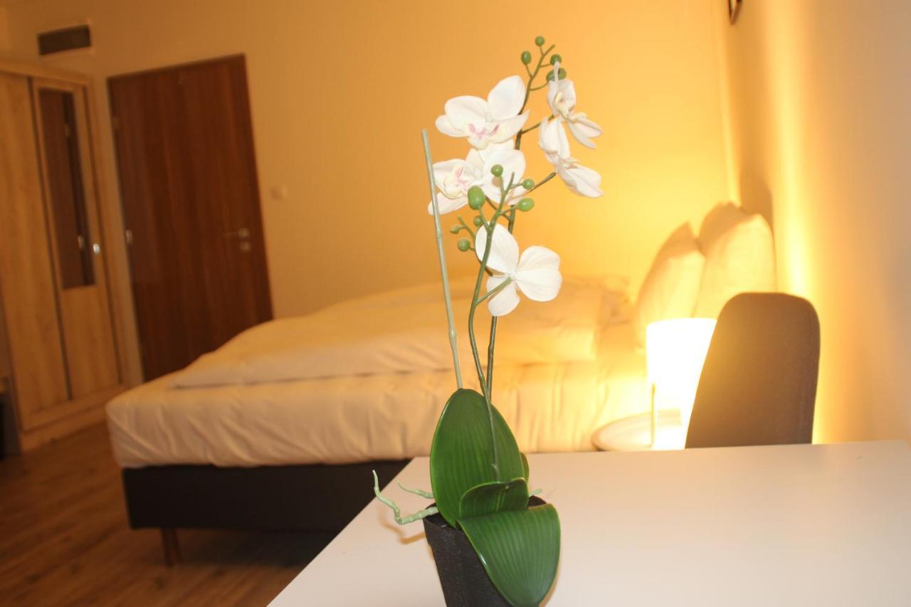 Bed and Breakfast Vecsesi Rendezvenykoezpont Es Panzio Exteriér fotografie